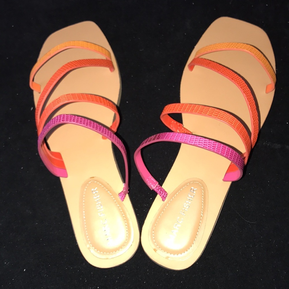 Women’s NWOT Marc Fisher Bonita Multicolor Ombré Strappy Side Sandal Sz 7.5M